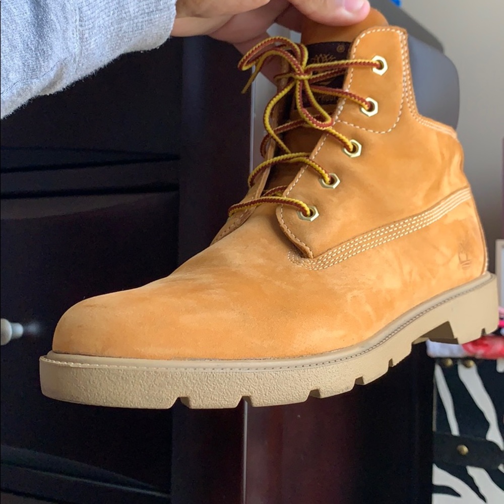 boys orange timberlands !!